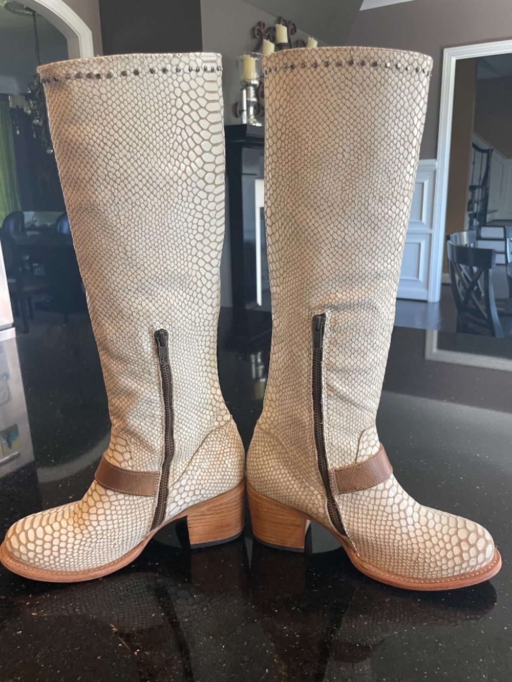 Freebird Carson Boots, White Snake, (Cream and Tan), Size 8 - Picture 4 of 6